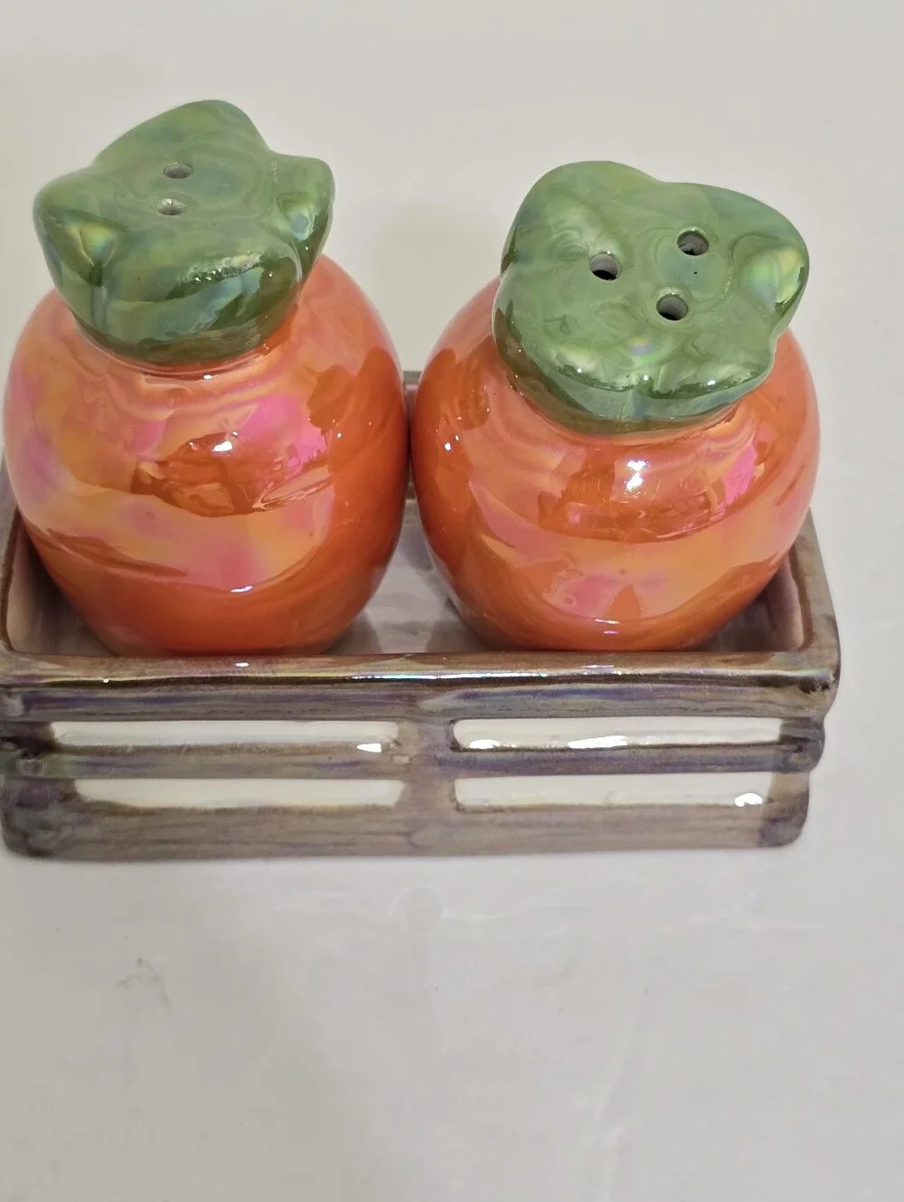 y2k PUBLIX Ceramic Salt Pepper Carrots Shaker w/Holder  Iridescent Orange Easter